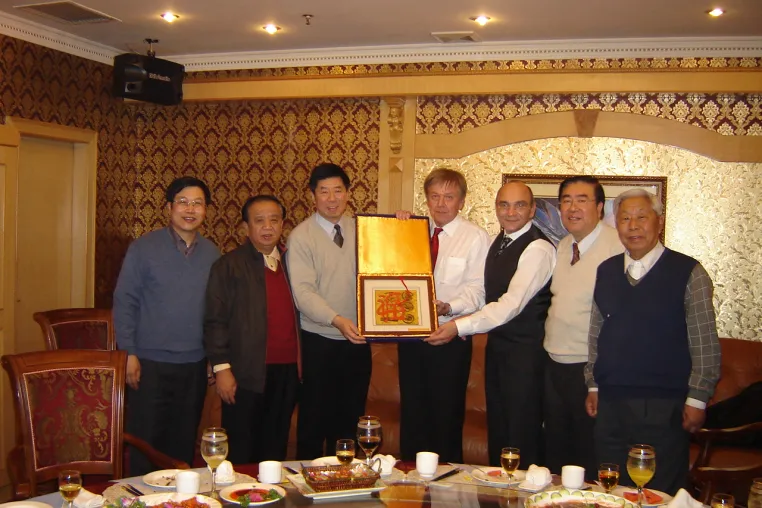 Hohe Ehre in China für Wiesbadener Akupunktur- und TCM - Arzt Bild: Hohe Ehre in China für Wiesbadener Akupunktur- und TCM - Arzt