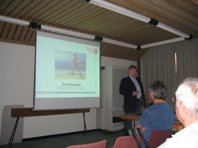 Faul macht dumm - InfoPlus-Vortrag über Bewegung und Psyche in der Simssee Klinik Bild: Faul macht dumm - InfoPlus-Vortrag über Bewegung und Psyche in der Simssee Klinik