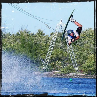 Bild: Spritzige Action auf den Florida Keys - Der neue „Keys Cable Park“ bietet rasanten Fahrspaß auf dem Wasser