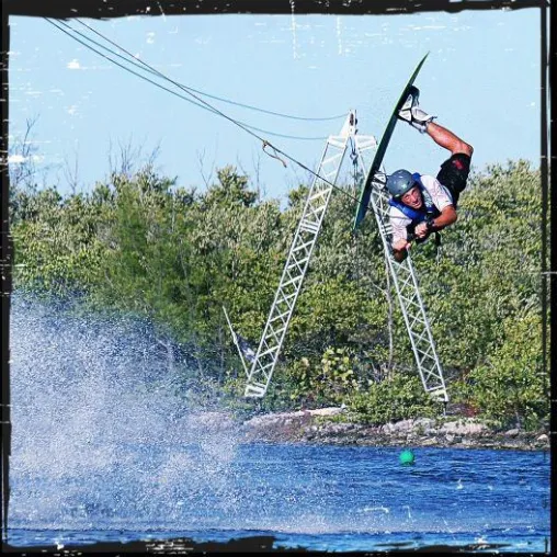 Bild: Spritzige Action auf den Florida Keys - Der neue „Keys Cable Park“ bietet rasanten Fahrspaß auf dem Wasser