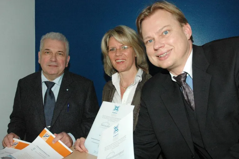 Zwei neue Studiengänge Master of Arts (M.A.) Unternehmenskommunikation und New Media Management Bild: Zwei neue Studiengänge Master of Arts (M.A.) Unternehmenskommunikation und New Media Management