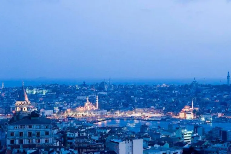 „Shop til you drop“ in Istanbul: Die besten Insider-Tipps für ein Shopping-Wochenende am Bosporus Bild: „Shop til you drop“ in Istanbul: Die besten Insider-Tipps für ein Shopping-Wochenende am Bosporus