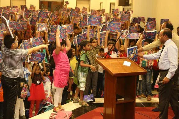 Kinderbibel-Aktion der Bibelgesellschaft am Golf Bild: Kinderbibel-Aktion der Bibelgesellschaft am Golf