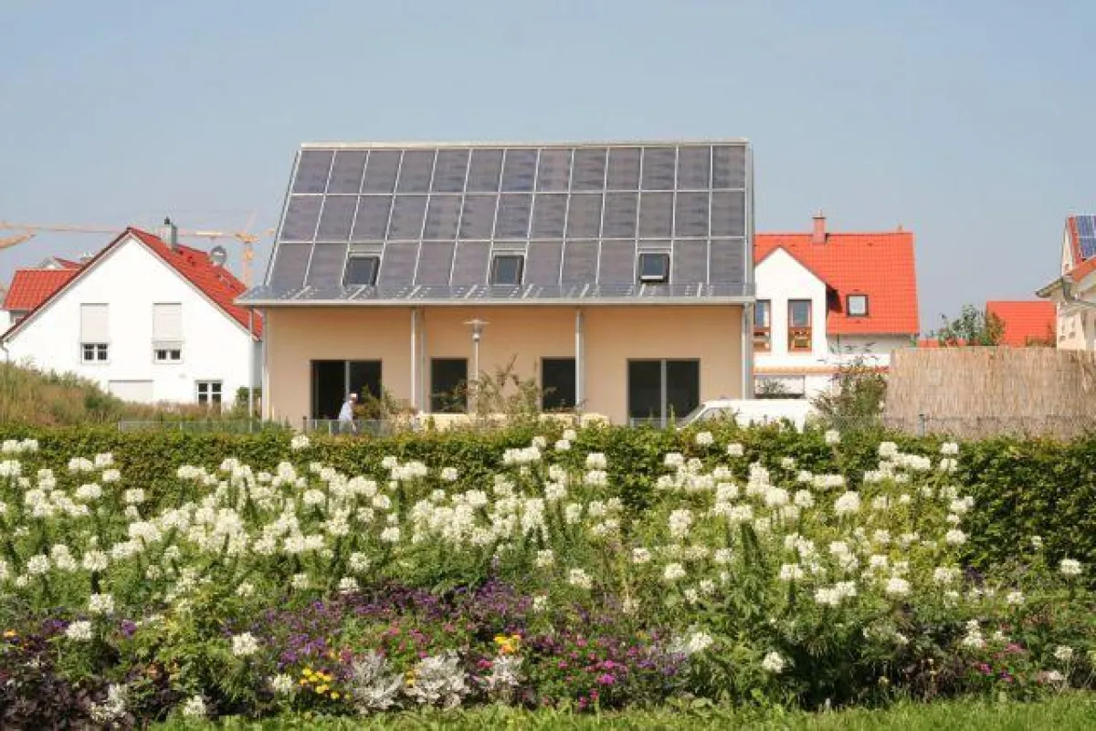 Das Sonnenhaus Lehner wird mit 84 m² Kollektoren zu 100% solar beheizt.