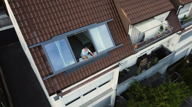 Bild: Aerogel löst XPS-Schaum als Dämmmaterial ab: Dreifach verglaste Dachschiebefenster von LiDEKO voll förderfähig