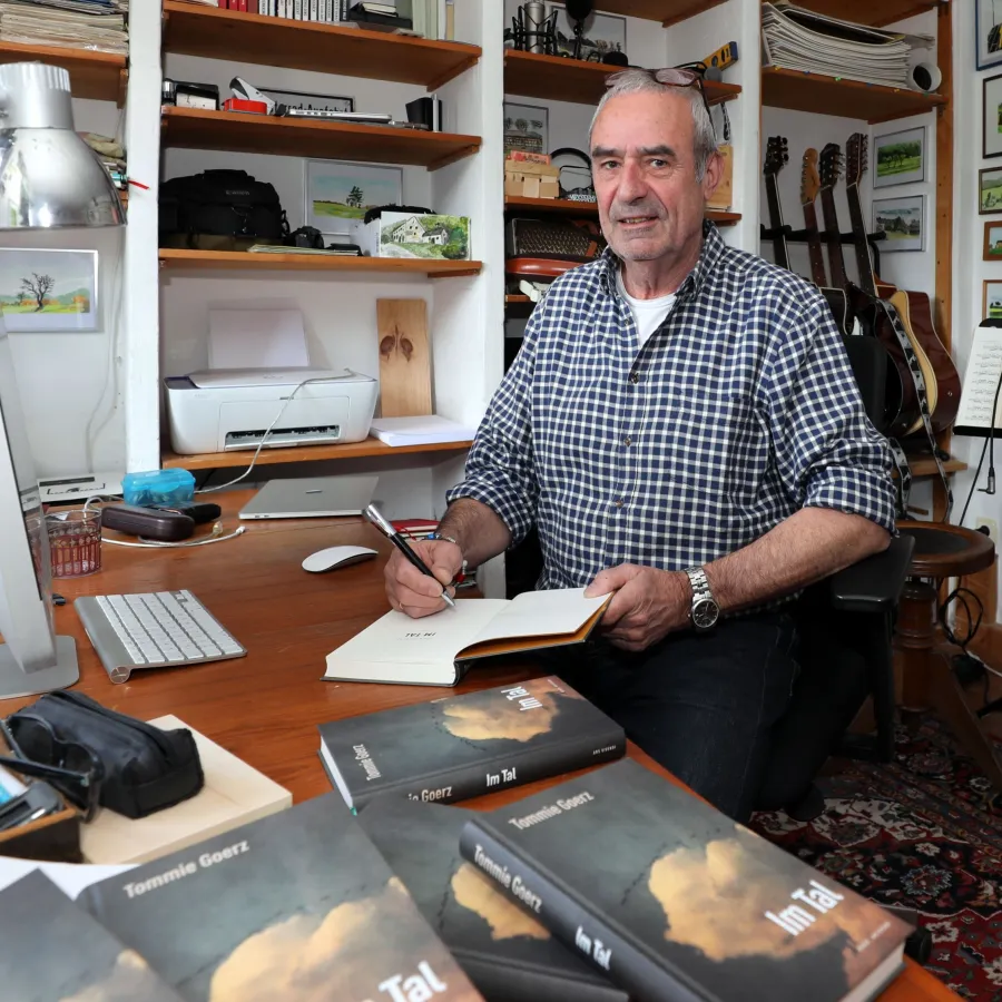 Autor Tommie Goerz signiert 