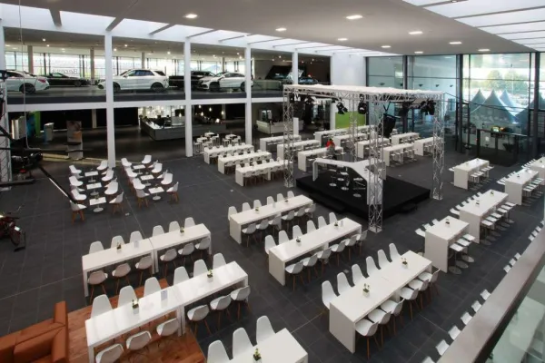 Neueröffnung vom 'Autohaus der Zukunft' Bild: Neueröffnung vom 'Autohaus der Zukunft'