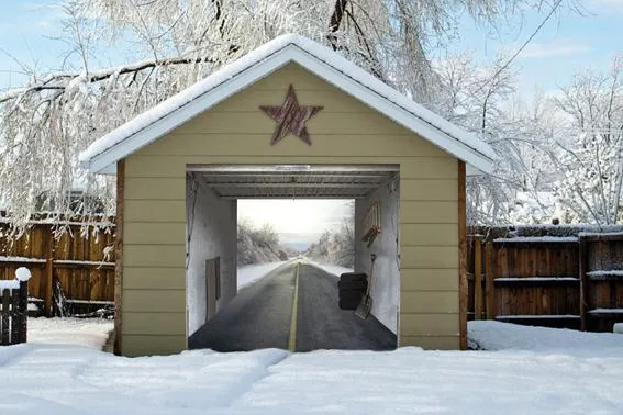 Bild: Frisches Weihnachtsstyling für triste Garagen mit style-your-garage.com
