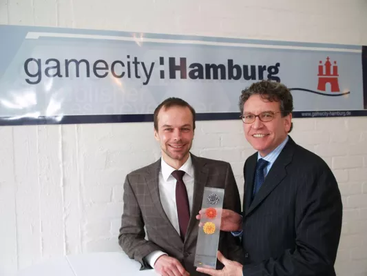 Bundespräsident Horst Köhler zeichnet den Gamecity Port aus Bild: Bundespräsident Horst Köhler zeichnet den Gamecity Port aus