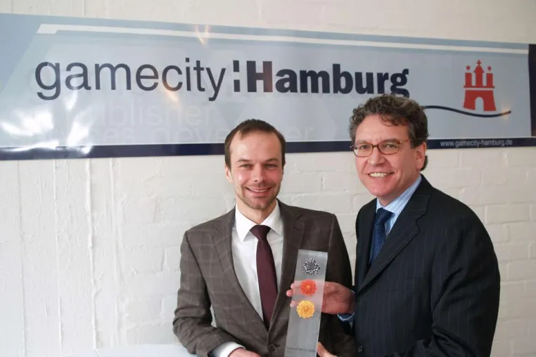 Bundespräsident Horst Köhler zeichnet den Gamecity Port aus Bild: Bundespräsident Horst Köhler zeichnet den Gamecity Port aus