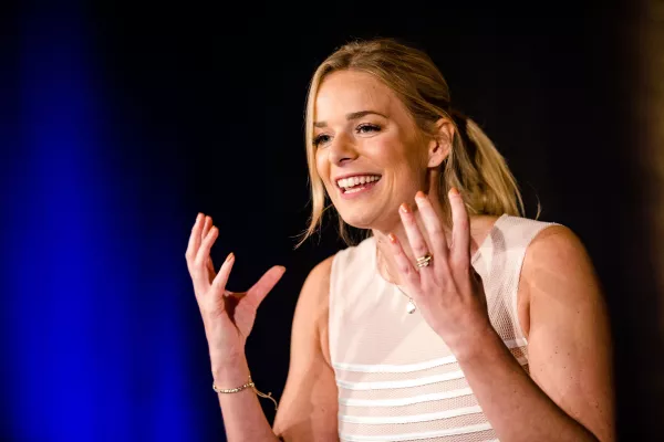 Bild: Bühne ist ihr Element – Alissa Stein holt sich den Excellence Award