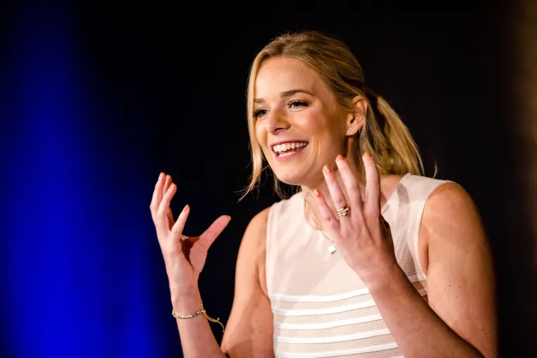 Bild: Bühne ist ihr Element – Alissa Stein holt sich den Excellence Award