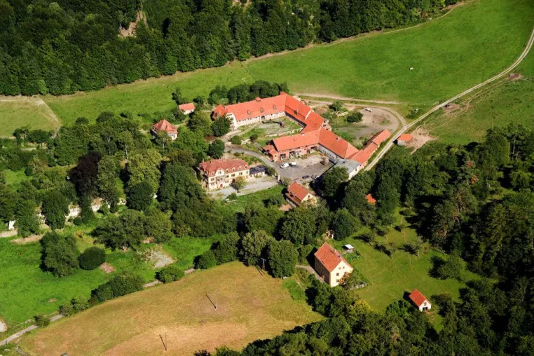 Bild: Amalienruh – Ein einsamer Gutshof erwacht zu neuem Leben