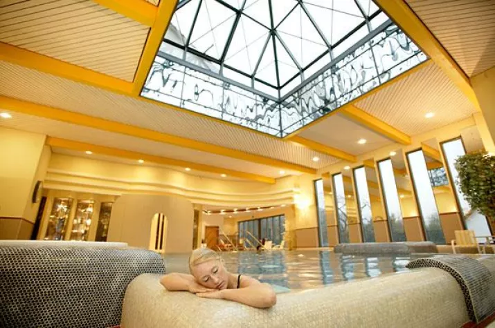 beauty24 Wellness-Award 2011 für Göbel's Schlosshotel Prinz von Hessen Bild: beauty24 Wellness-Award 2011 für Göbel's Schlosshotel Prinz von Hessen