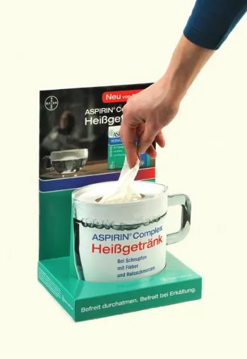Bild: Kreatives Thekendisplay von HÖHN aktiviert Kunden in Apotheken