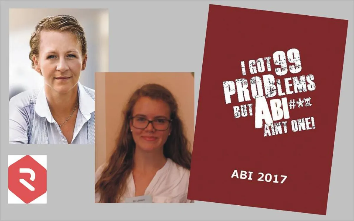 Catherine Daglis mit Friederike Lötters und der Abizeitung