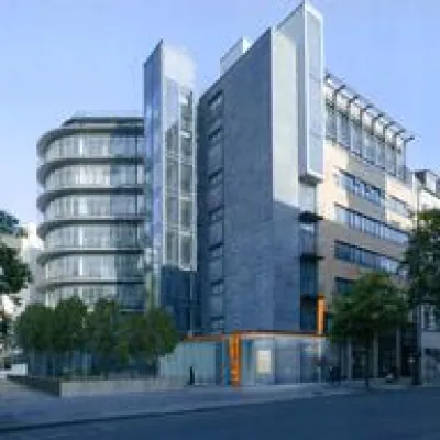 Bild: DIP-Partner AENGEVELT vermittelt rd. 500 m² Bürofläche in Berliner City-West an Personalberatung