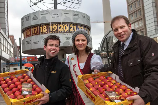Gratis-Früchte zum „Tag des Deutschen Apfels“ Bild: Gratis-Früchte zum „Tag des Deutschen Apfels“