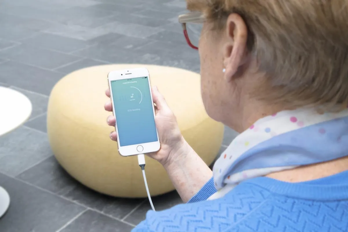 CardioSecur zeichnet valide 15-Kanal-EKG Daten auf und gibt eine sofortige Handlungsempfehlung.