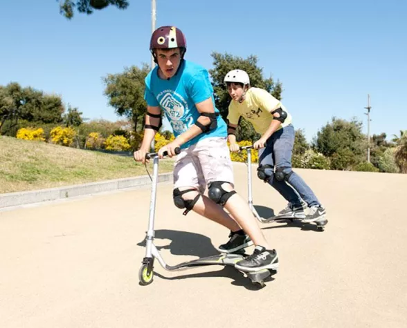 Bild: JD Bug's Cool Carver geht mit "Zeke und Luther" auf Sendung