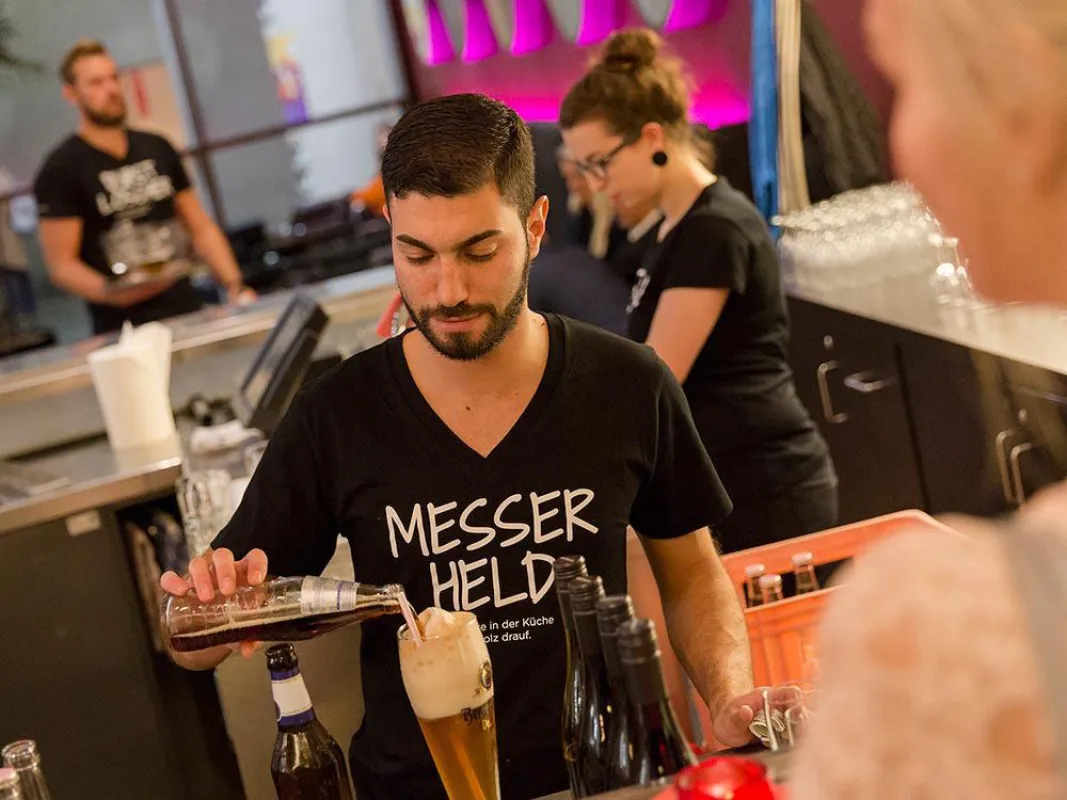 Ein Messerheld bei der Arbeit