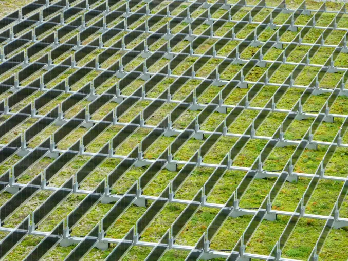 Bild: Norwegisches Startup Over Easy Solar bringt vertikale beidseitige Solarmodule auf den deutschen Markt