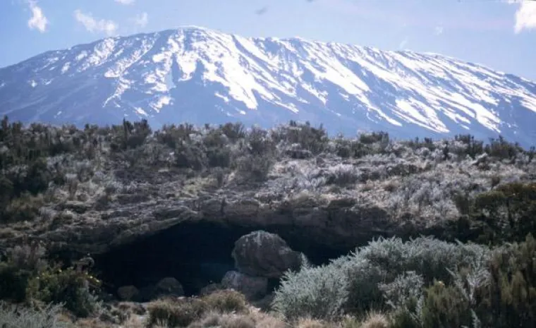 Bild: proWIN Winter GmbH überreicht bei Kilimandscharo-Expedition 50.000 € für den RTL-Spendenmarathon