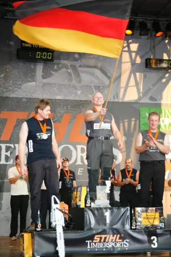 Sportholzfäller kämpfen um den Europameistertitel 2008 – deutsche Athleten gehören zu den Favoriten Bild: Sportholzfäller kämpfen um den Europameistertitel 2008 – deutsche Athleten gehören zu den Favoriten