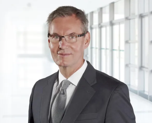 Bild: Eduard Arzt receives highest award from German Materials Society