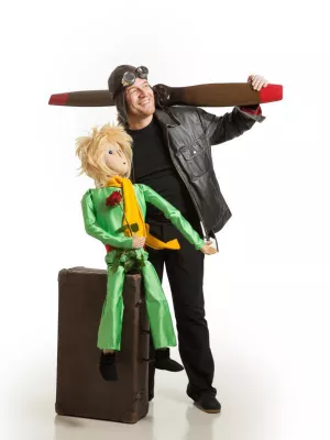 Ein Bauchredner spielt "Der Kleine Prinz" Bild: Ein Bauchredner spielt "Der Kleine Prinz"