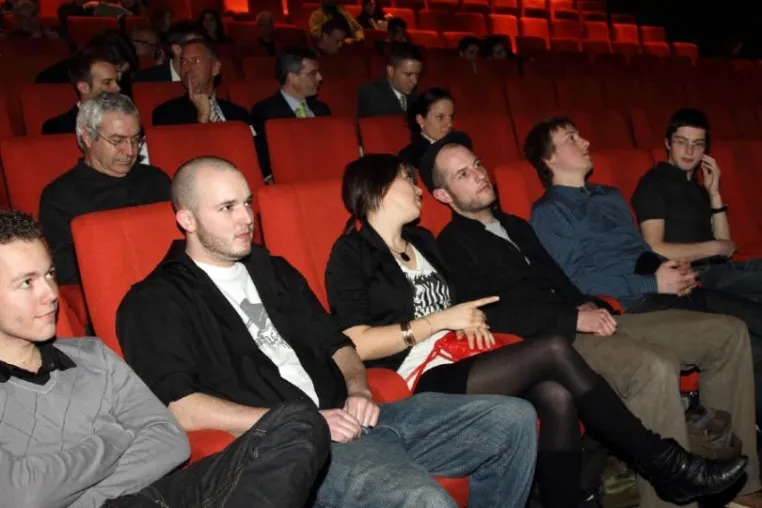 Bild: la folie inszeniert mit „Canon Talents“ die Frühlingskollektion 2010 von Canon