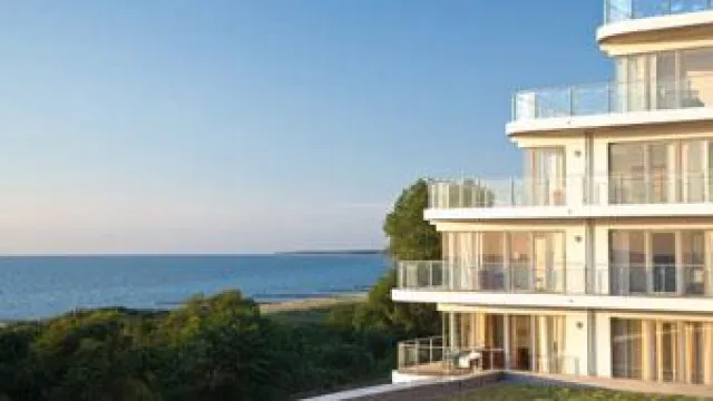 Bild: DER VARTA-FÜHRER - Hotel der Woche: Kurhaus Grand Hotel Moderne im Ostseebad Ahrenshoop