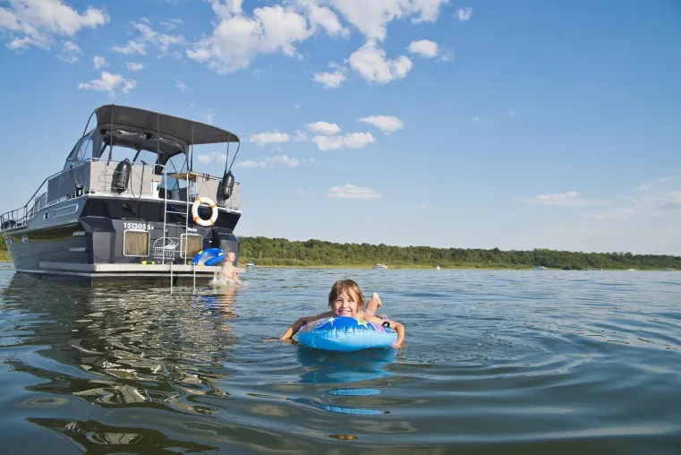 Mecklenburgische Seenplatte: Mein Haus, mein Boot, meine Freiheit Bild: Mecklenburgische Seenplatte: Mein Haus, mein Boot, meine Freiheit
