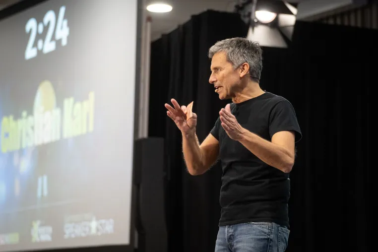 Bild: Bitcoin-Experte Christian Karl gewinnt Award beim 4. Internationalen Speaker Slam in Wiesbaden
