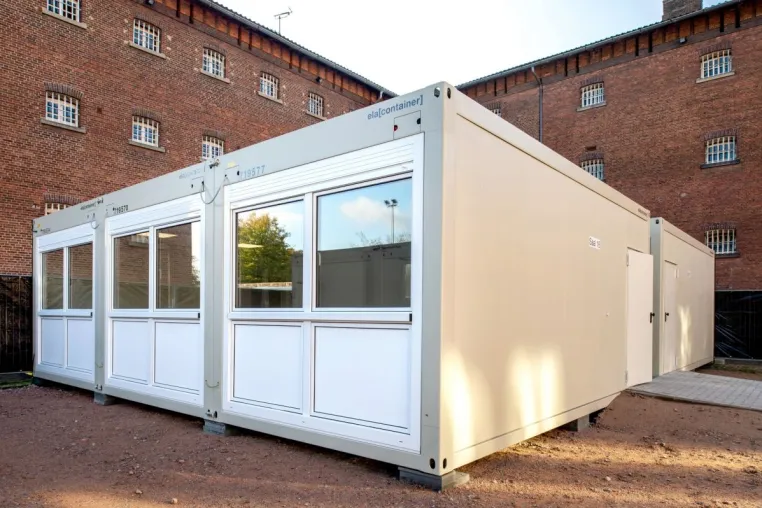 Platzmangel schnell gelöst: Landgericht Oldenburg ordert Sitzungssäle aus ELA Containern Bild: Platzmangel schnell gelöst: Landgericht Oldenburg ordert Sitzungssäle aus ELA Containern