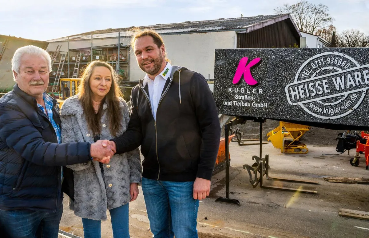 V. l. n. r.: Wolfgang Kugler, Geschäftsführer der KUGLER Straßen- u. Tiefbau GmbH, Mitgesellschafter