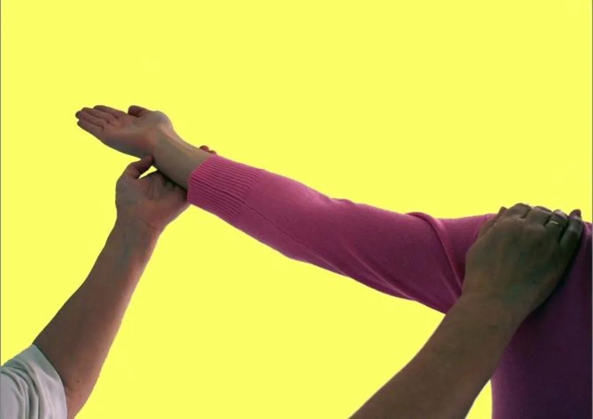 Der Muskeltest hilft, körperliche und seelische Störungen zu erkennen