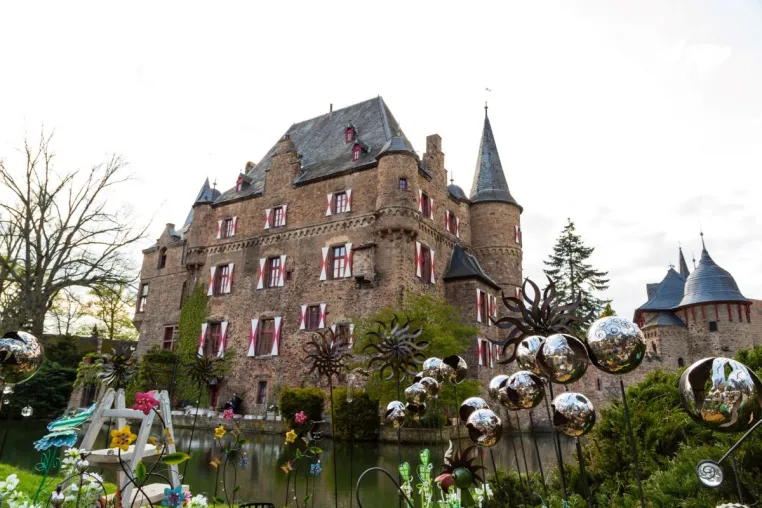 Bild: Ostermarkt auf Burg Satzvey am 9. und 10. April 2023
