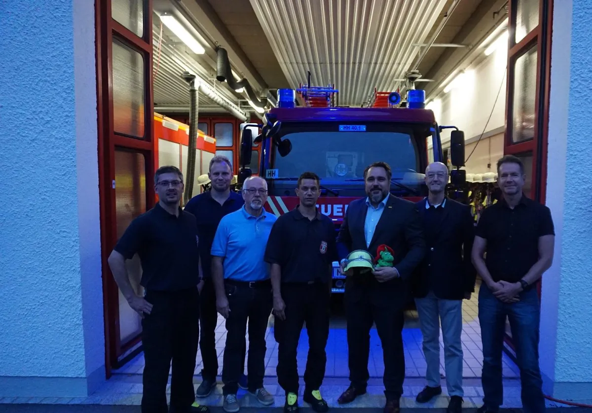 Dr. Claus Wunderlich, Dr. Michael Mattar und Daniel Föst MdB (v.r.) besuchen die Feuerwehr