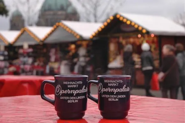 Bild: Am 16.12. gibt es die 'Berliner Rundfunk-Glühweinparty' auf dem Nostalgischen Weihnachtsmarkt