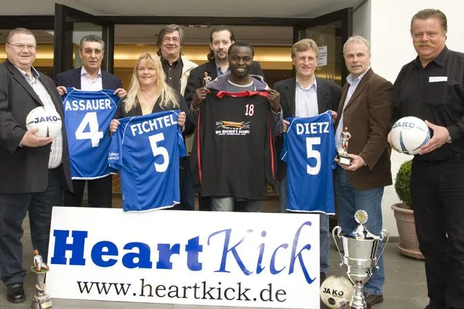 Bild: HeartKick 2008 - Der Anpfiff naht: Assauer, Dietz, Fichtel und Sanè rühren die Werbetrommel