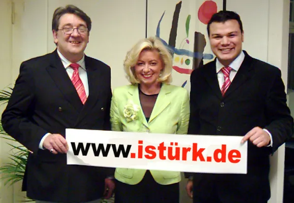 Bild: Istürk.de spricht türkische Arbeitssuchende sowie Jugendliche ohne Ausbildungsplatz in NRW an