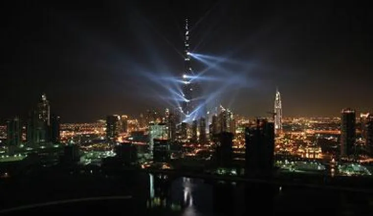 Bild: Spacecannon hüllt Burj Khalifa in ein Lichtermeer