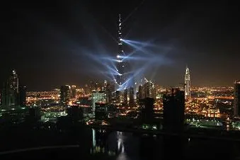 Bild: Spacecannon hüllt Burj Khalifa in ein Lichtermeer