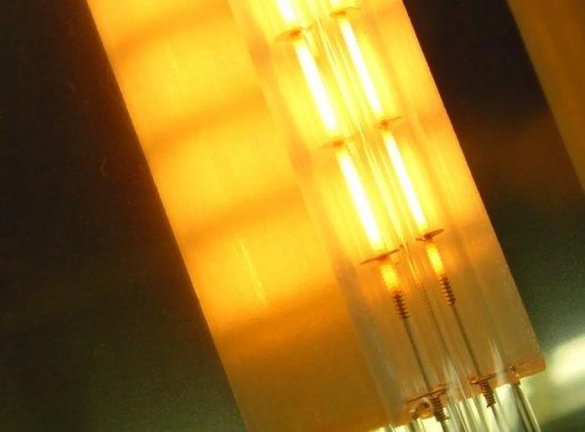 Infrarot-Strahler mit Quarzreflektor für die Herstellung von Solarzellen