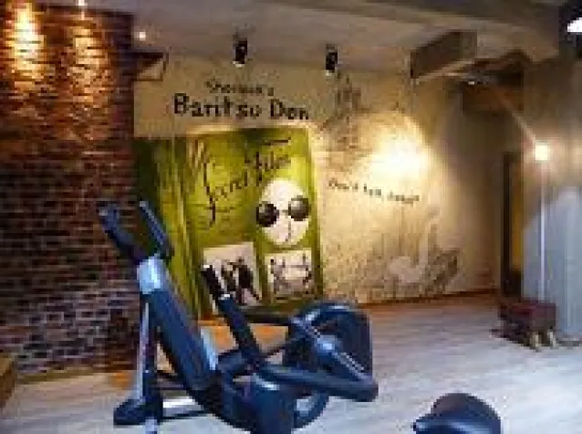 Bild: Eröffnung des neuen Fitness-Studios der Gästeresidenz PelikanViertel - Sport im Stil Sherlock Holmes‘