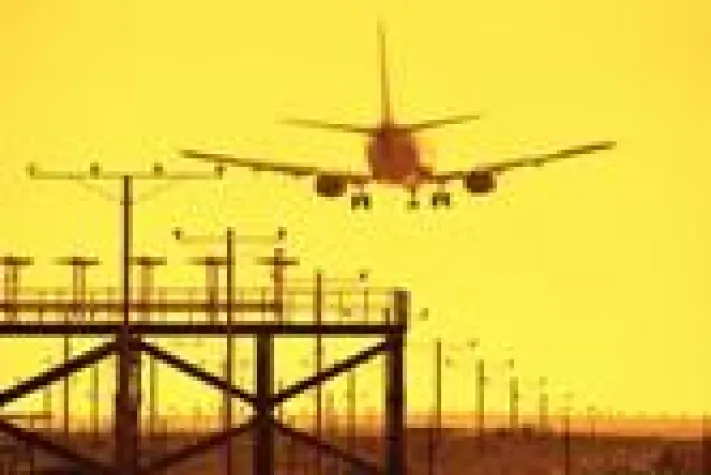 Bild: Serviceentgelt bei Online-Vermittlern verteuert Flugtickets um bis zu 16 Prozent