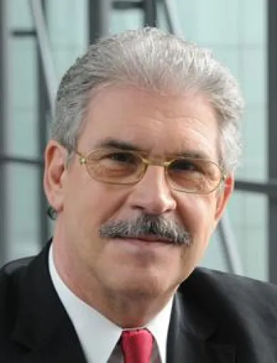 Bild: Winfried Spies folgt Jörn Stapelfeld im Aufsichtsrat der OVB Holding AG