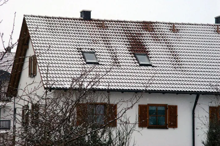 Schnee macht Dämmlecks sichtbar Bild: Schnee macht Dämmlecks sichtbar