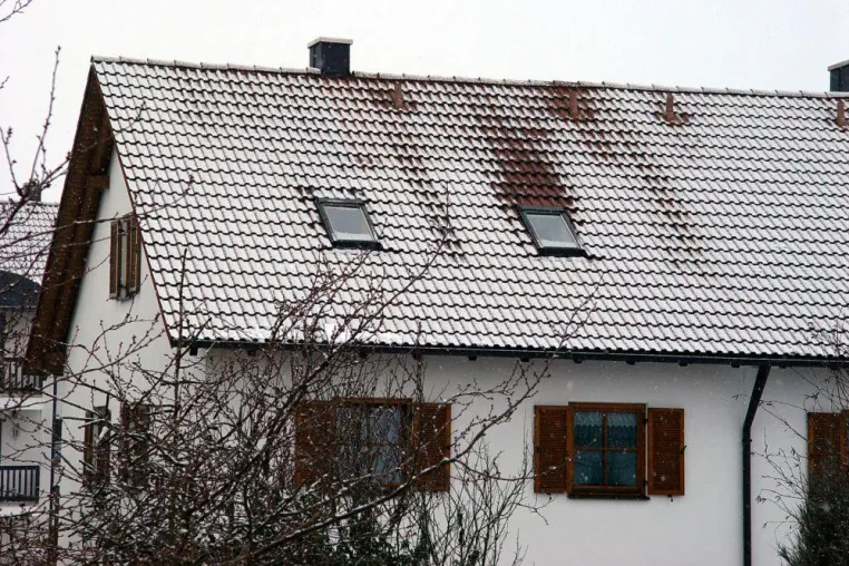 Bild: Schnee macht Dämmlecks sichtbar
